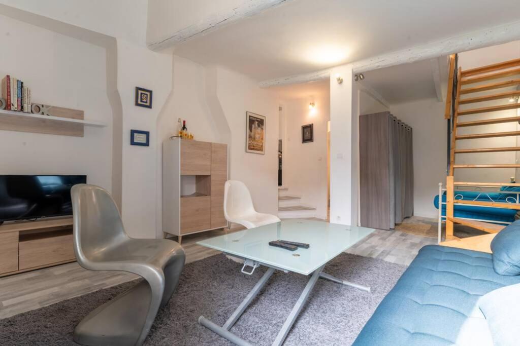 Le Charme Du Medieval Dans Un Appartement Cosy อิแยร์ ภายนอก รูปภาพ
