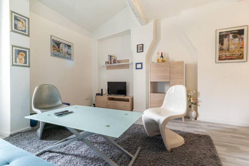 Le Charme Du Medieval Dans Un Appartement Cosy อิแยร์ ภายนอก รูปภาพ