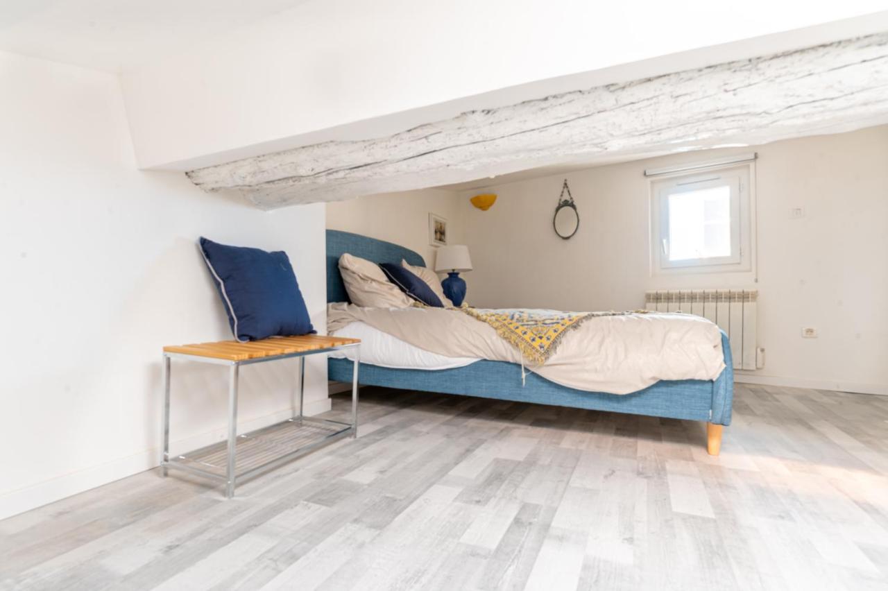 Le Charme Du Medieval Dans Un Appartement Cosy อิแยร์ ภายนอก รูปภาพ