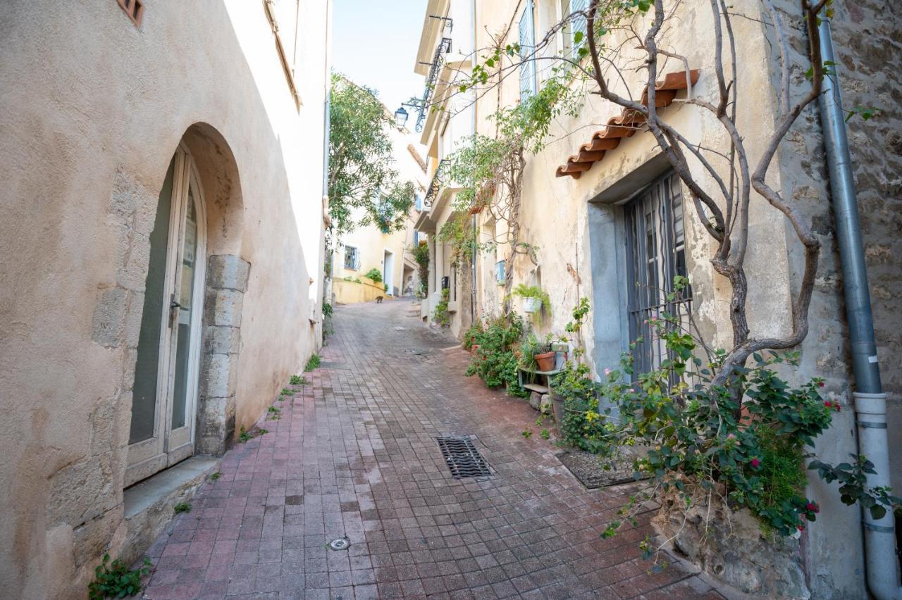 Le Charme Du Medieval Dans Un Appartement Cosy อิแยร์ ภายนอก รูปภาพ